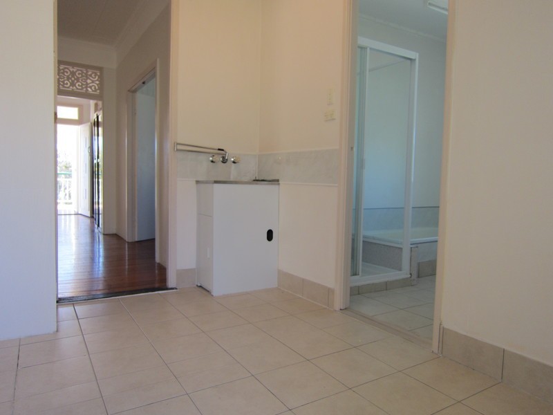 10 Freeman Street, North Ipswich QLD 4305
