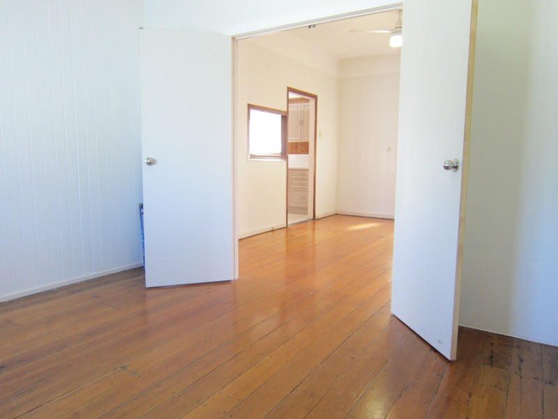 10 Freeman Street, North Ipswich QLD 4305