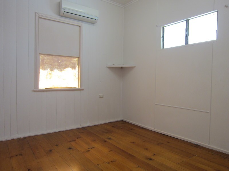 10 Freeman Street, North Ipswich QLD 4305
