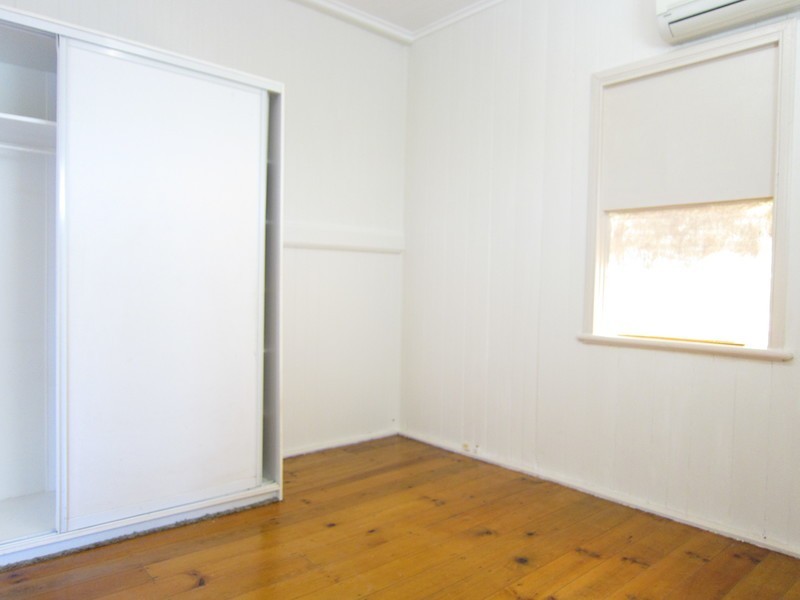 10 Freeman Street, North Ipswich QLD 4305