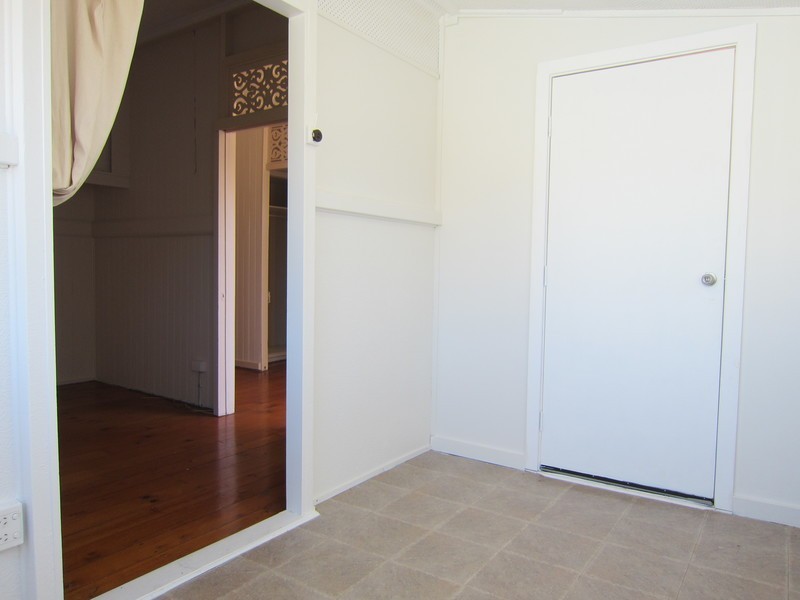 10 Freeman Street, North Ipswich QLD 4305