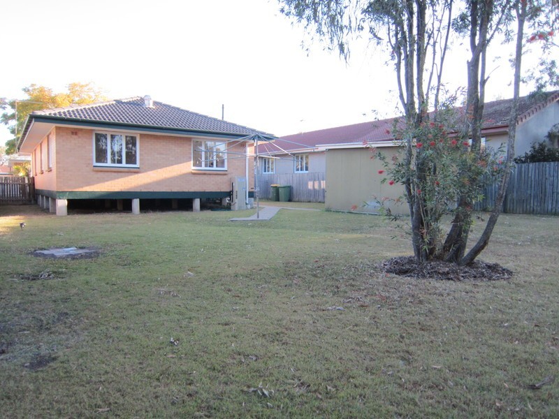 9 Maenporth Street, Leichhardt QLD 4305