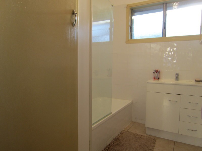 9 Maenporth Street, Leichhardt QLD 4305