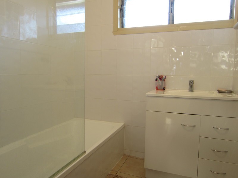 9 Maenporth Street, Leichhardt QLD 4305