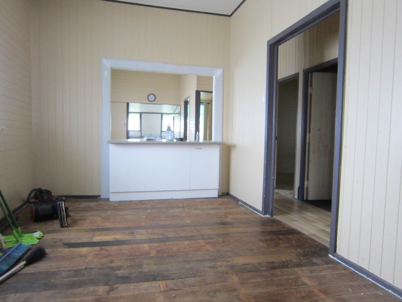 15 Hall Street, Peak Crossing QLD 4306