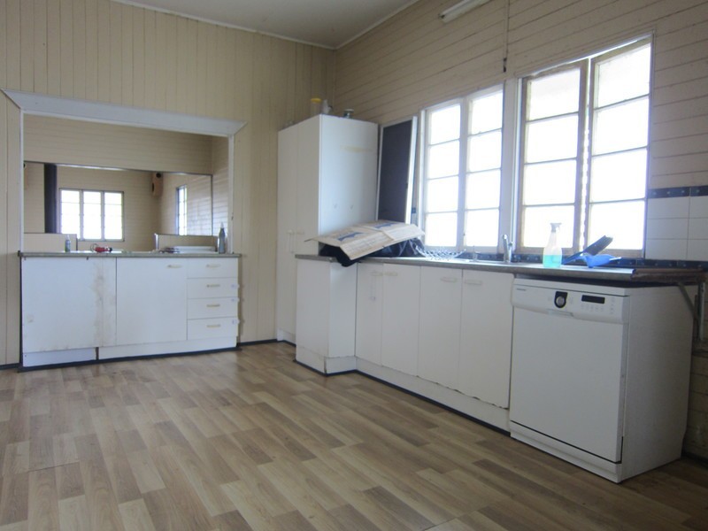 15 Hall Street, Peak Crossing QLD 4306