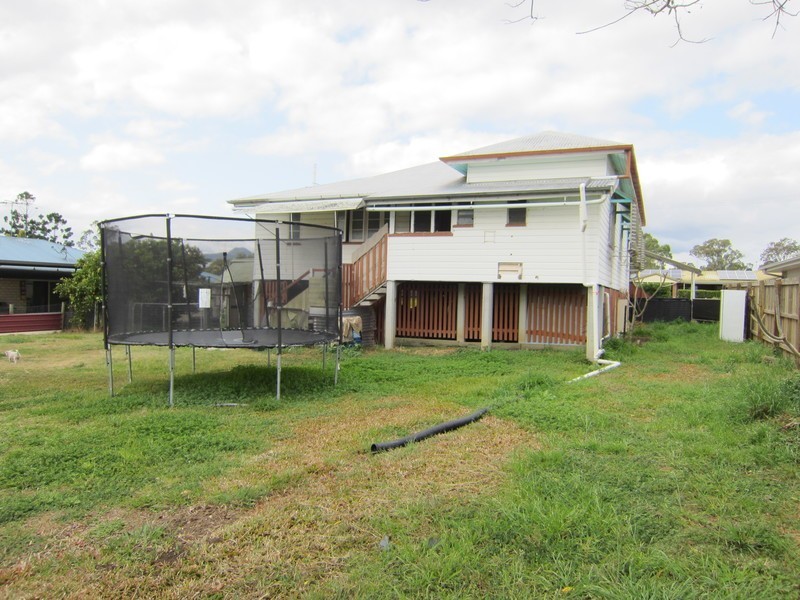 15 Hall Street, Peak Crossing QLD 4306