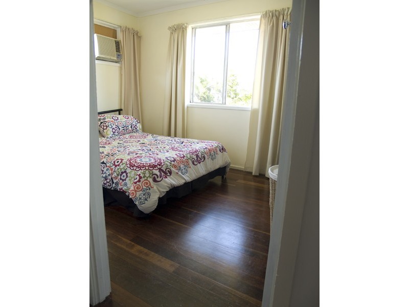 12 Sturt Street, Leichhardt QLD 4305