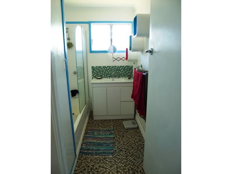 12 Sturt Street, Leichhardt QLD 4305