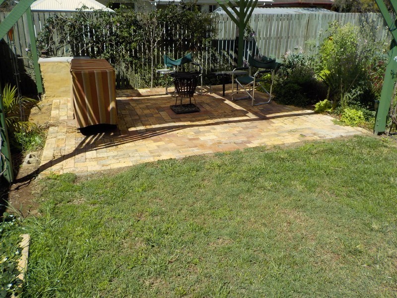 12 Sturt Street, Leichhardt QLD 4305
