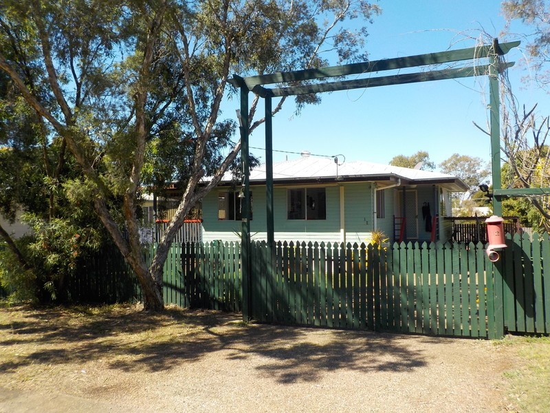 12 Sturt Street, Leichhardt QLD 4305