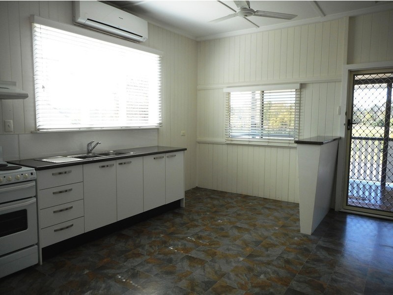 1 Creek Street, Silkstone QLD 4304