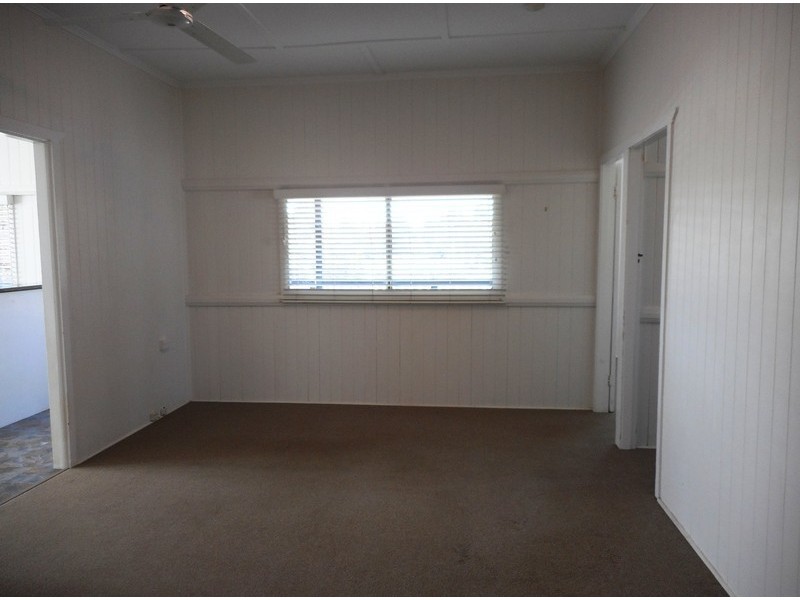 1 Creek Street, Silkstone QLD 4304