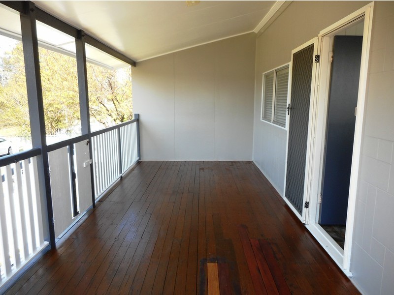 1 Creek Street, Silkstone QLD 4304