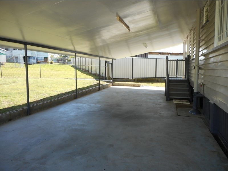 1 Creek Street, Silkstone QLD 4304