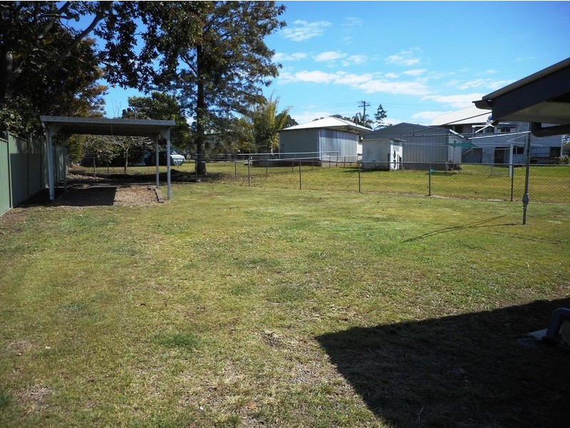 1 Creek Street, Silkstone QLD 4304