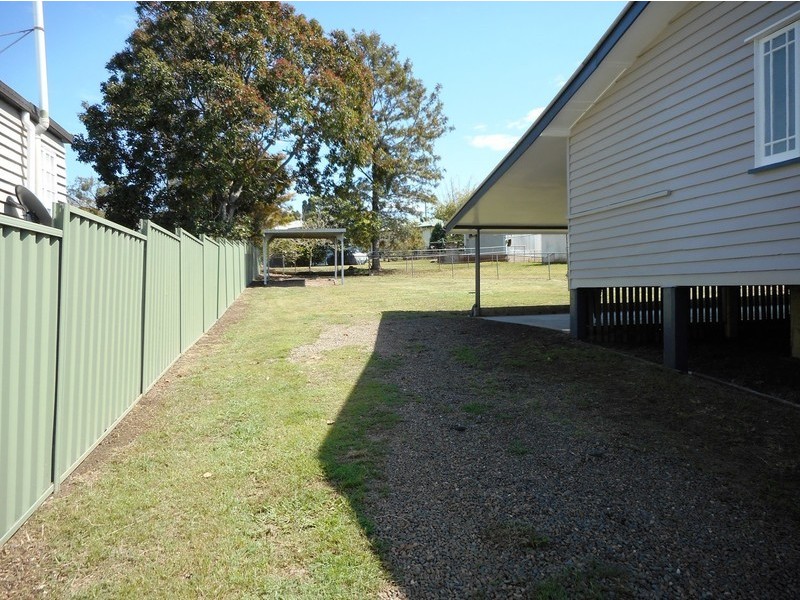 1 Creek Street, Silkstone QLD 4304