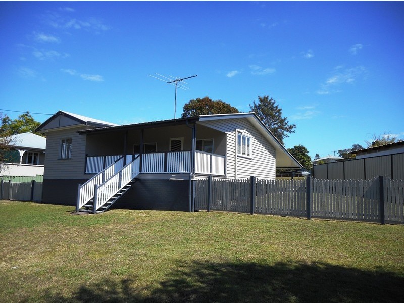 1 Creek Street, Silkstone QLD 4304