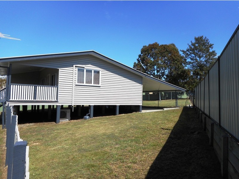 1 Creek Street, Silkstone QLD 4304