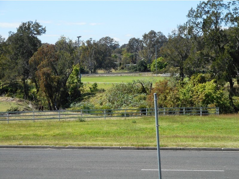 1 Creek Street, Silkstone QLD 4304