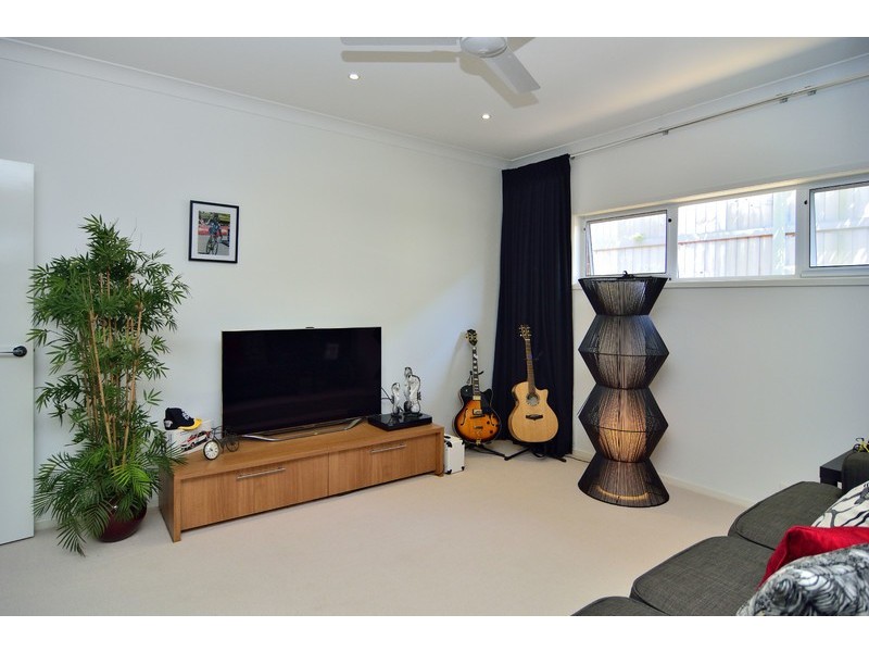 4 Miskin Way, Deebing Heights QLD 4306