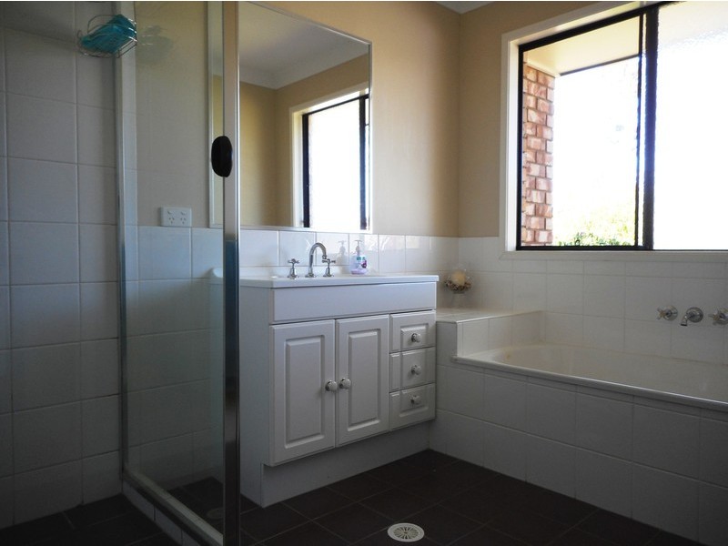 4 Hercules Row, Karalee QLD 4306