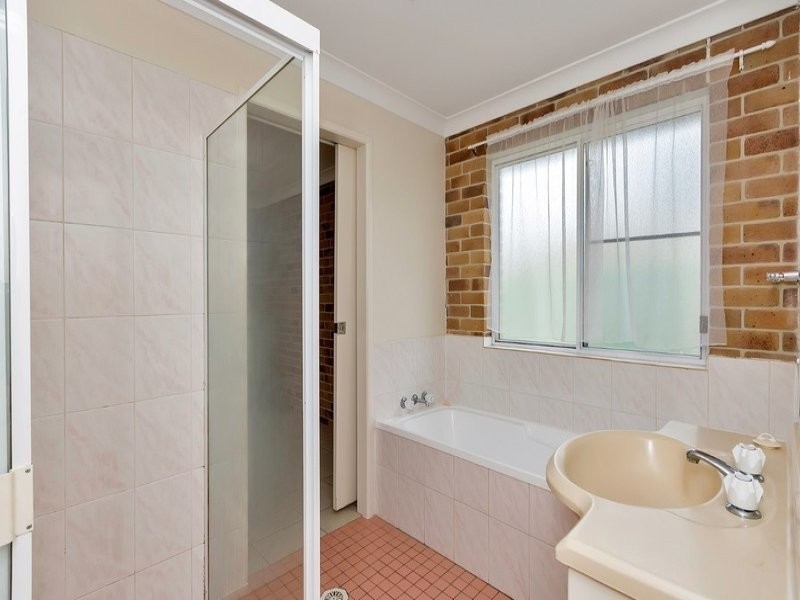 33 Helen Street, North Booval QLD 4304