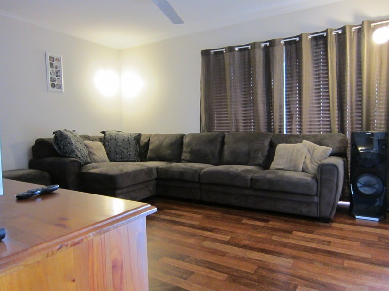 11 Jonquil Circuit, Flinders View QLD 4305