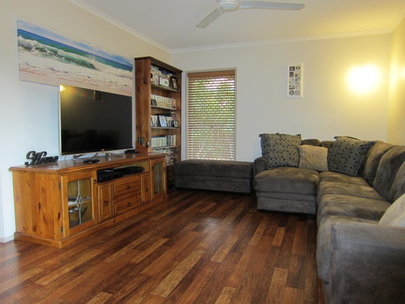 11 Jonquil Circuit, Flinders View QLD 4305