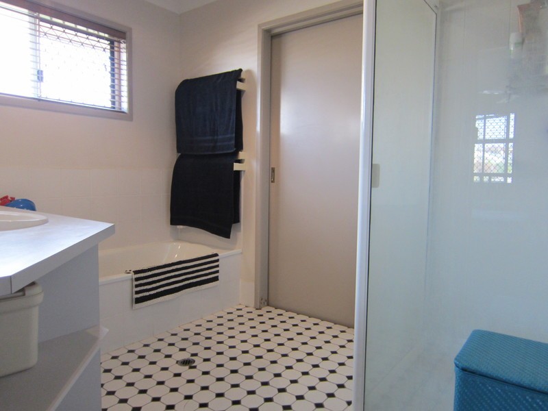 11 Jonquil Circuit, Flinders View QLD 4305