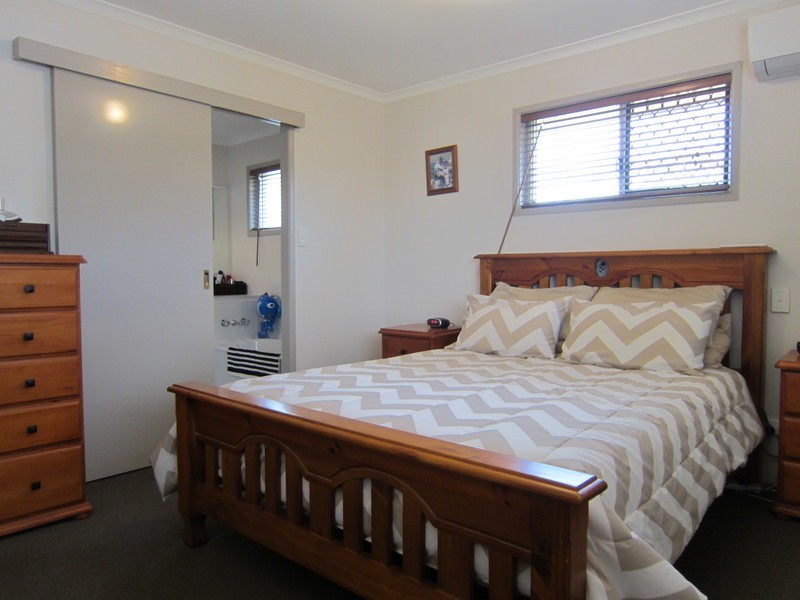 11 Jonquil Circuit, Flinders View QLD 4305