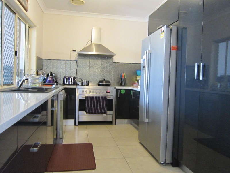 2 Japonica Court, Yamanto QLD 4305