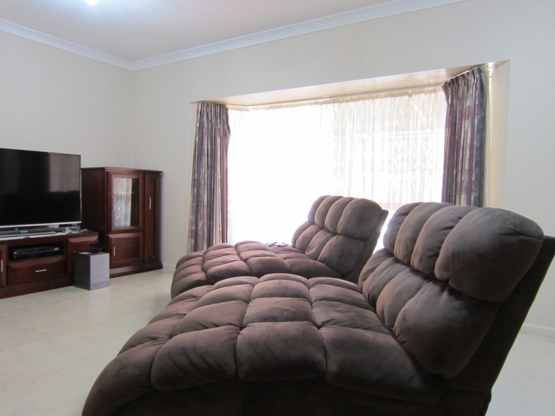 2 Japonica Court, Yamanto QLD 4305