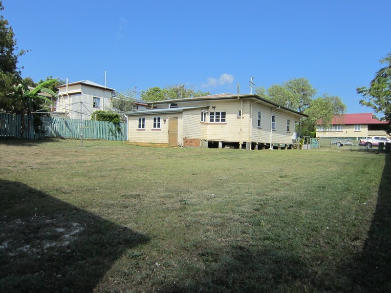 24 Macquarie Street, Silkstone QLD 4304