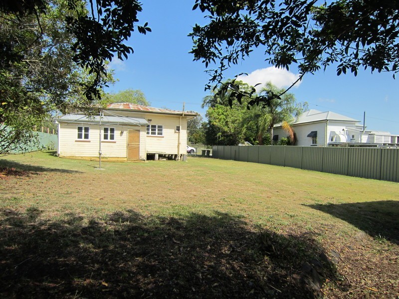 24 Macquarie Street, Silkstone QLD 4304