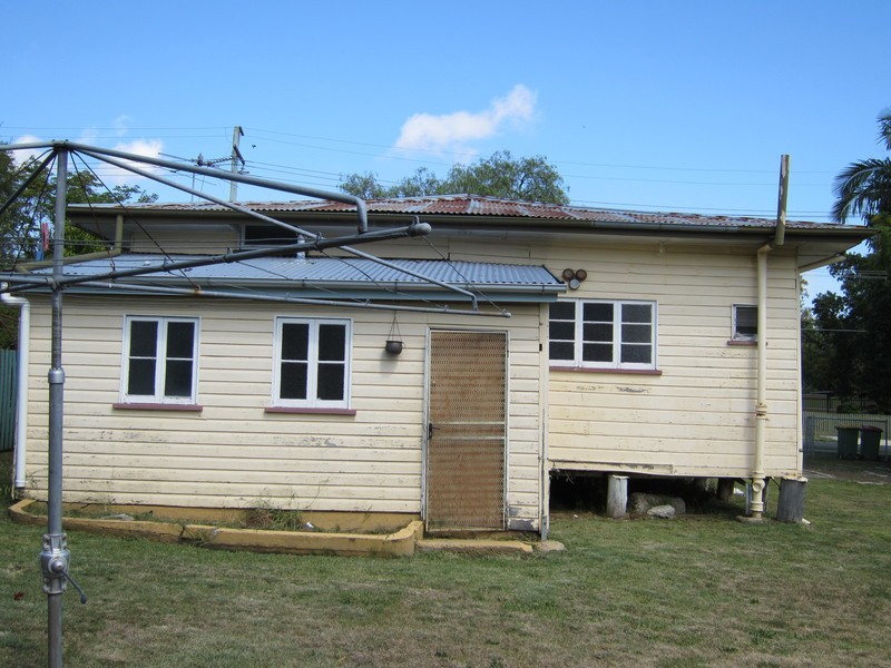 24 Macquarie Street, Silkstone QLD 4304