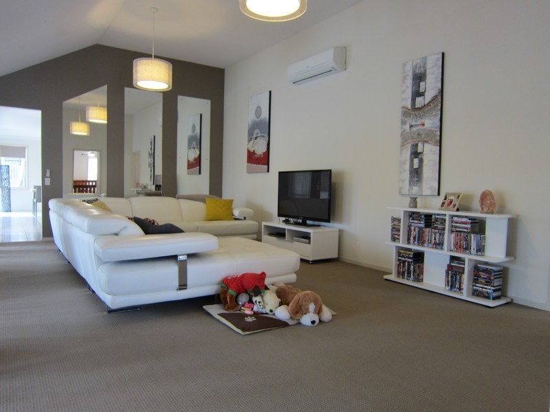 1 Oregon Close, Yamanto QLD 4305