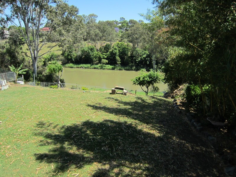 18 Bremer Parade, Basin Pocket QLD 4305