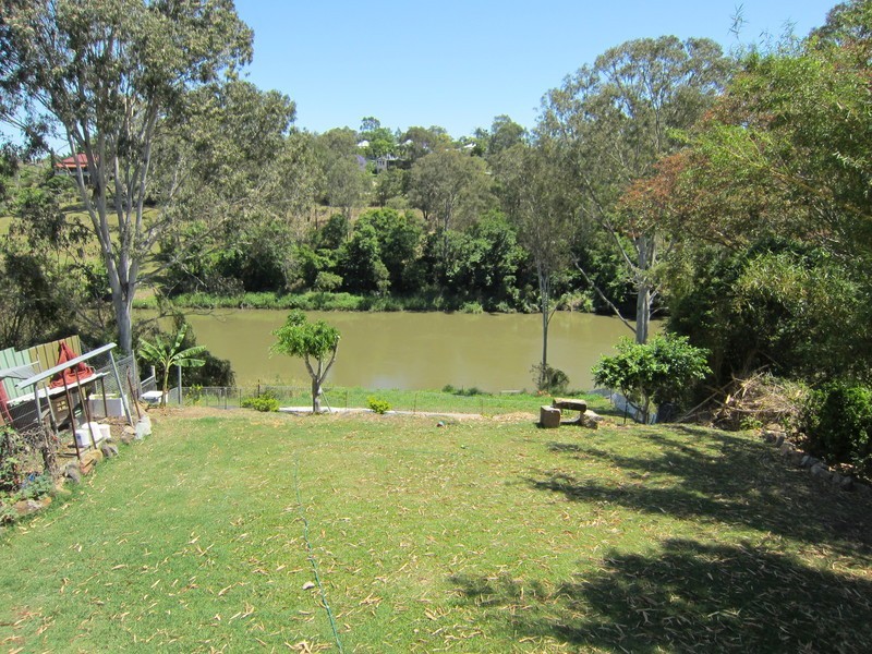 18 Bremer Parade, Basin Pocket QLD 4305