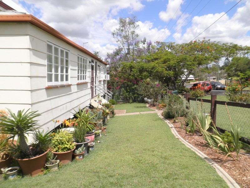 4 McLean Street, North Ipswich QLD 4305