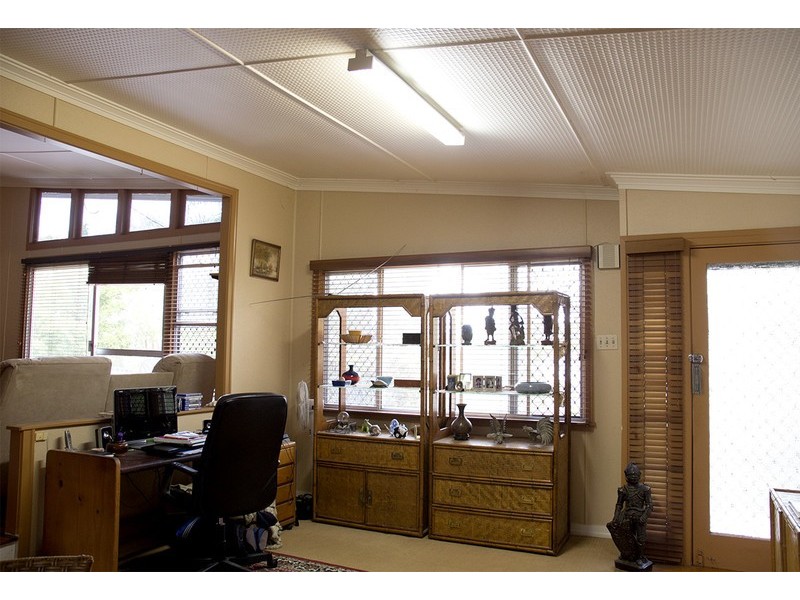 10 Dell Street, Eastern Heights QLD 4305