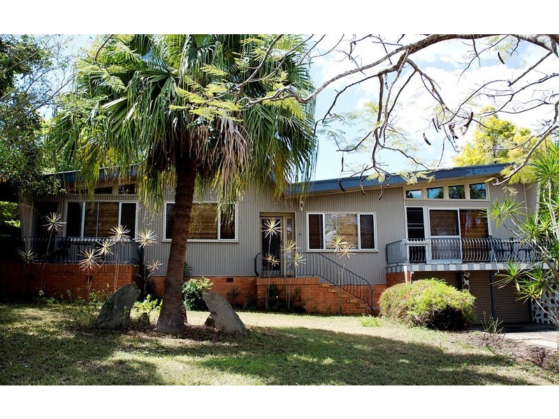 10 Dell Street, Eastern Heights QLD 4305