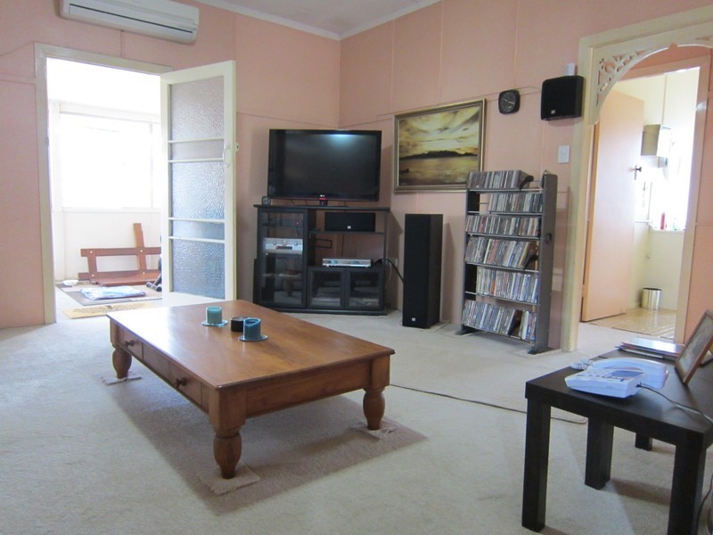 6 McMahon Street, Bundamba QLD 4304