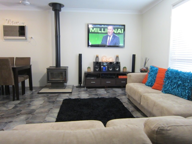 8 Dellvene Crescent, Rosewood QLD 4340