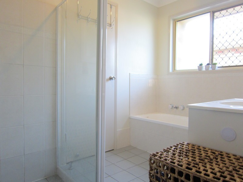 8 Dellvene Crescent, Rosewood QLD 4340