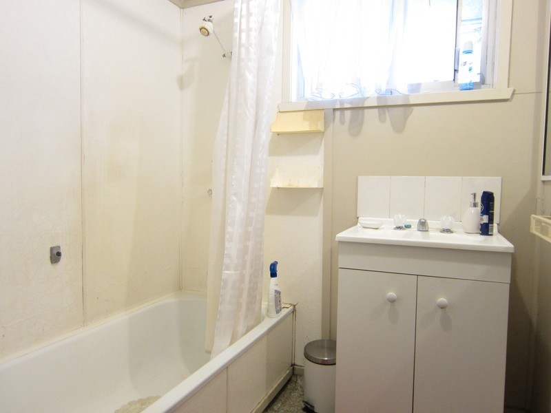 1 Peacock Street, One Mile QLD 4305