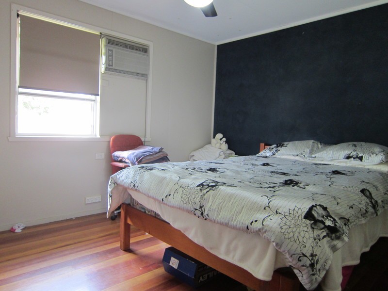 1 Peacock Street, One Mile QLD 4305