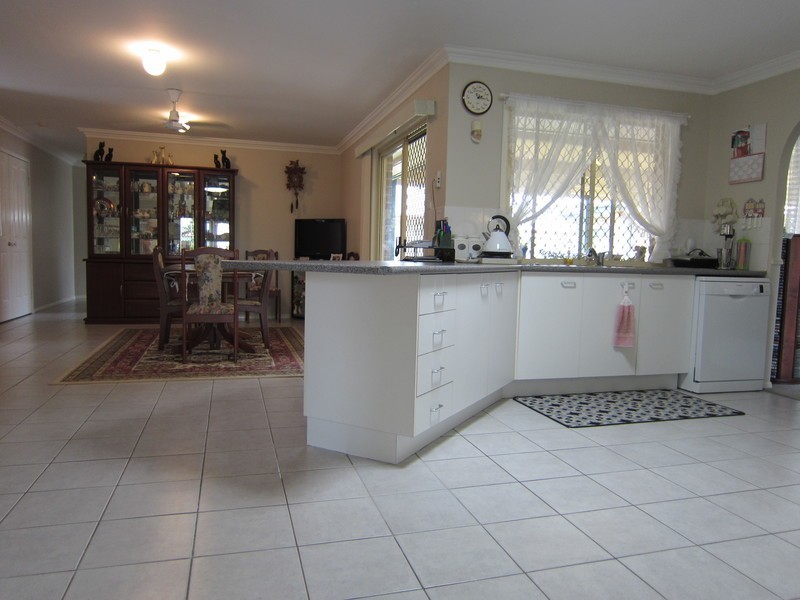 3 Lakewood Court, Flinders View QLD 4305