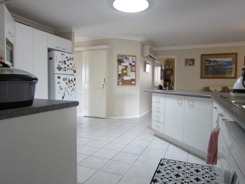 3 Lakewood Court, Flinders View QLD 4305