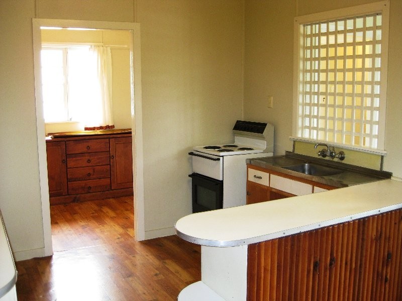 5 Blaxland Street, Eastern Heights QLD 4305